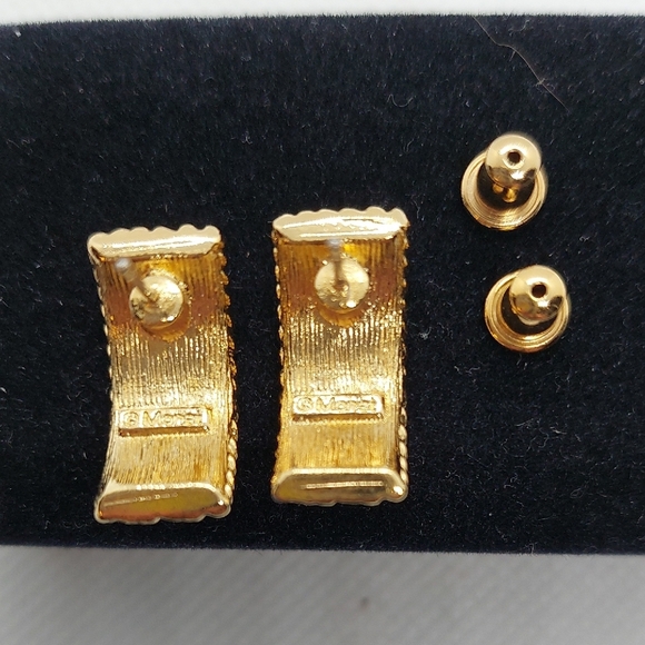 MONET Goldtone Knot Necklace & Huggie Textured Goldtone Pierced Earring Set EVC - Picture 9 of 13